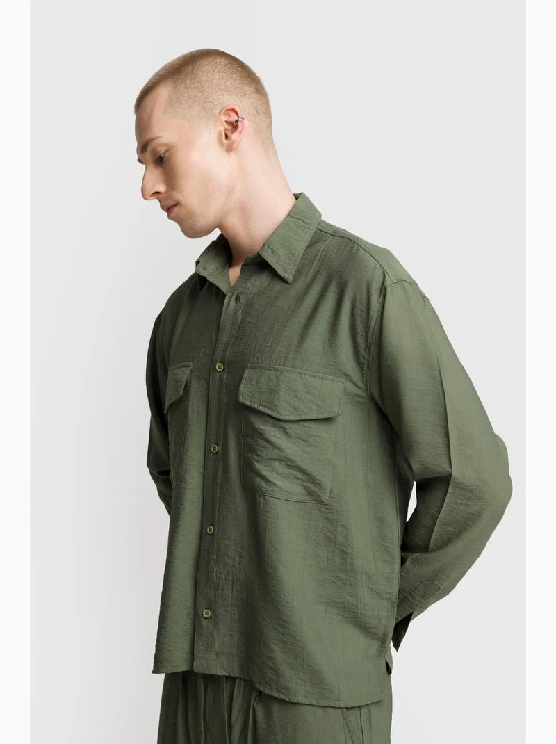 Camisa de manga comprida com botões e bolso giesto Cáqui - Kiabi