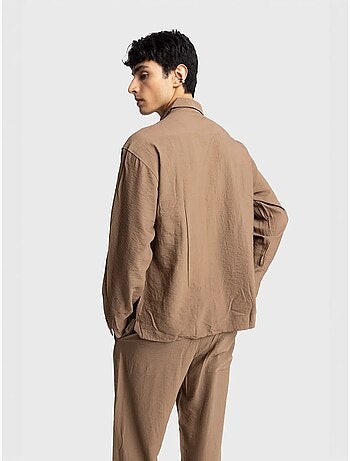 Camisa de manga comprida com botões e bolso giesto