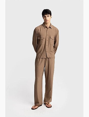Camisa de manga comprida com botões e bolso giesto