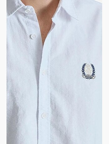 Camisa de manga comprida com botões e bordado giesto