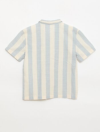 Camisa de manga curta às riscas