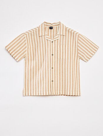Camisa de manga curta às riscas
