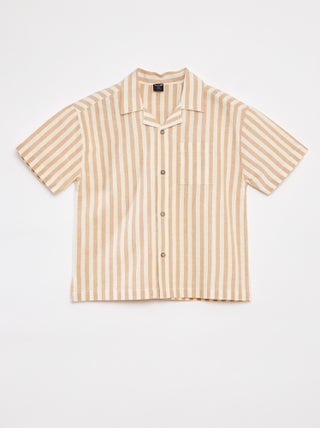 Camisa de manga curta às riscas