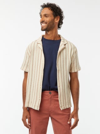 Camisa de manga curta às riscas