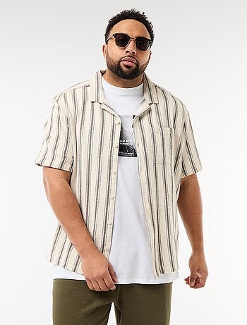 Camisa de manga curta às riscas
