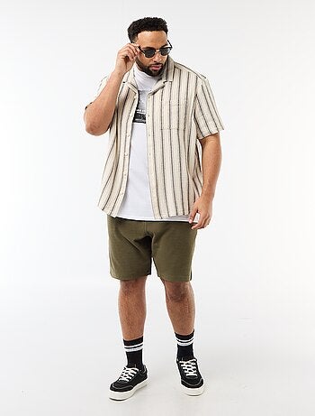 Camisa de manga curta às riscas
