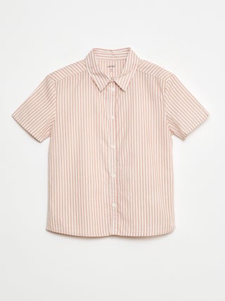 Camisa de manga curta às riscas