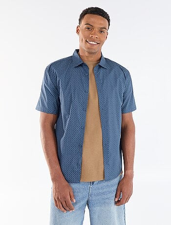 Camisa de manga curta com abertura de botões