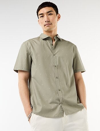 Camisa de manga curta com abertura de botões