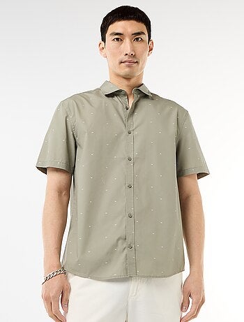 Camisa de manga curta com abertura de botões