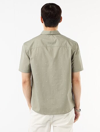 Camisa de manga curta com abertura de botões