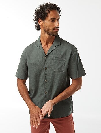 Camisa
de manga curta com
bolso frontal