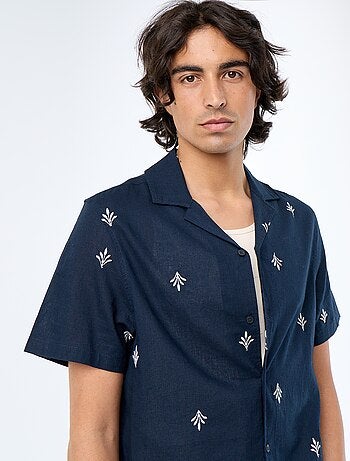 Camisa de manga curta com bordados