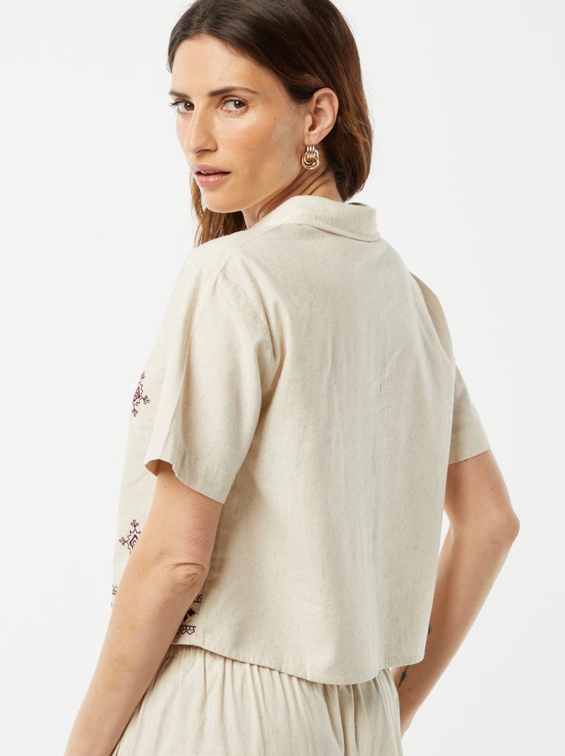 Camisa de manga curta com bordados BEGE - Kiabi