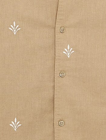 Camisa de manga curta com bordados