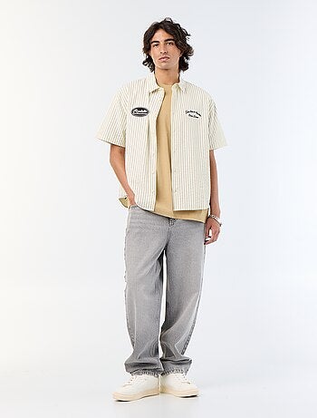 Camisa de manga curta com bordados