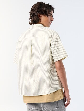 Camisa de manga curta com bordados