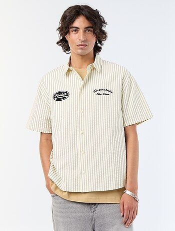 Camisa de manga curta com bordados