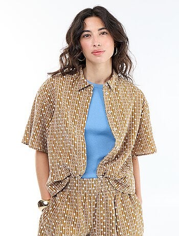 Camisa de manga curta com bordados