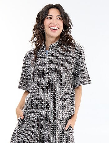 Camisa de manga curta com bordados