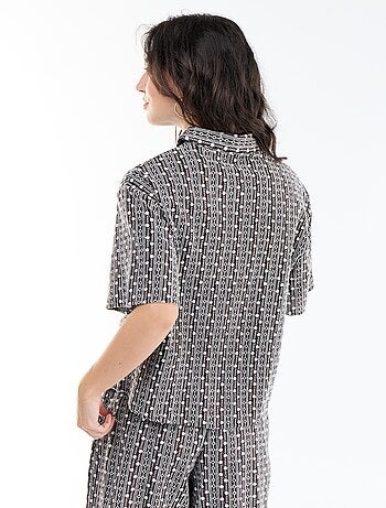 Camisa de manga curta com bordados