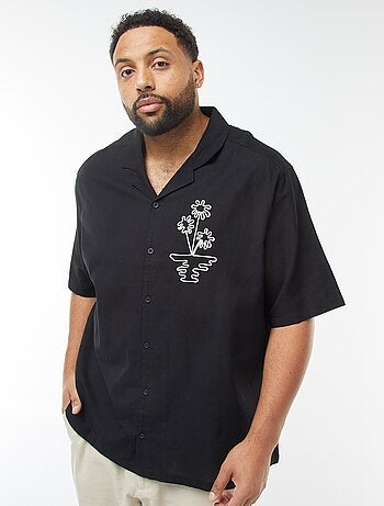 Camisa de manga curta com bordados de fantasia à frente