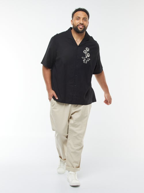 Camisa de manga curta com bordados de fantasia à frente - Kiabi