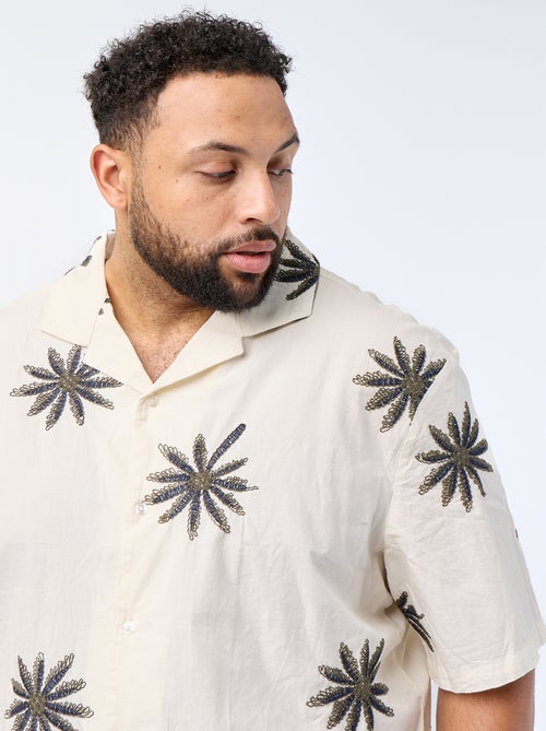 Camisa de manga curta com motivo de flores bordadas - Kiabi