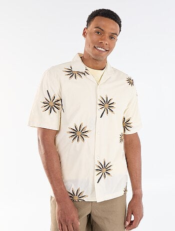 Camisa de manga curta com padrão bordado