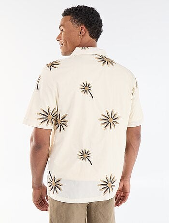 Camisa de manga curta com padrão bordado