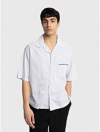 Camisa de manga curta com riscas finas giesto