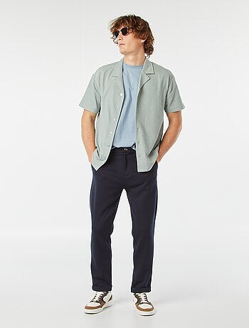 Camisa de manga curta e colarinho de polo