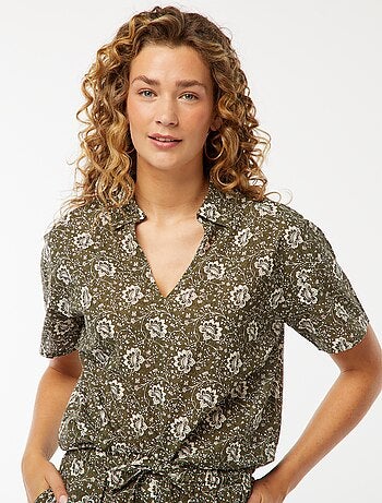 Camisa de manga curta e motivo floral