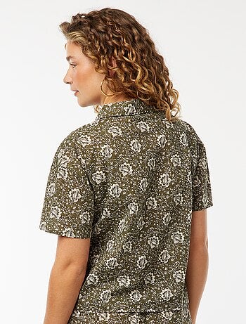 Camisa de manga curta e motivo floral
