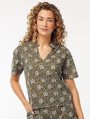 Camisa de manga curta e motivo floral