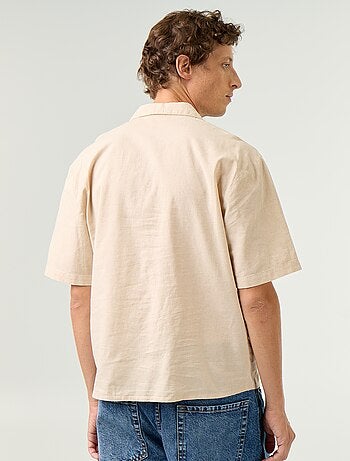 Camisa de manga curta em linho misto com bolso no peito