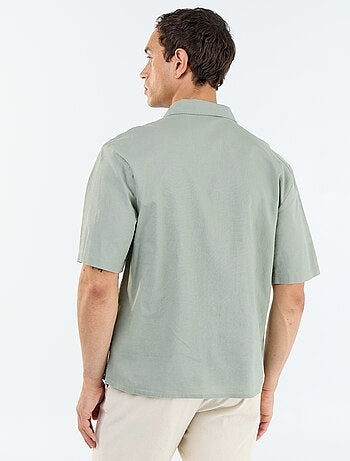 Camisa de manga curta em linho misto com bolso no peito