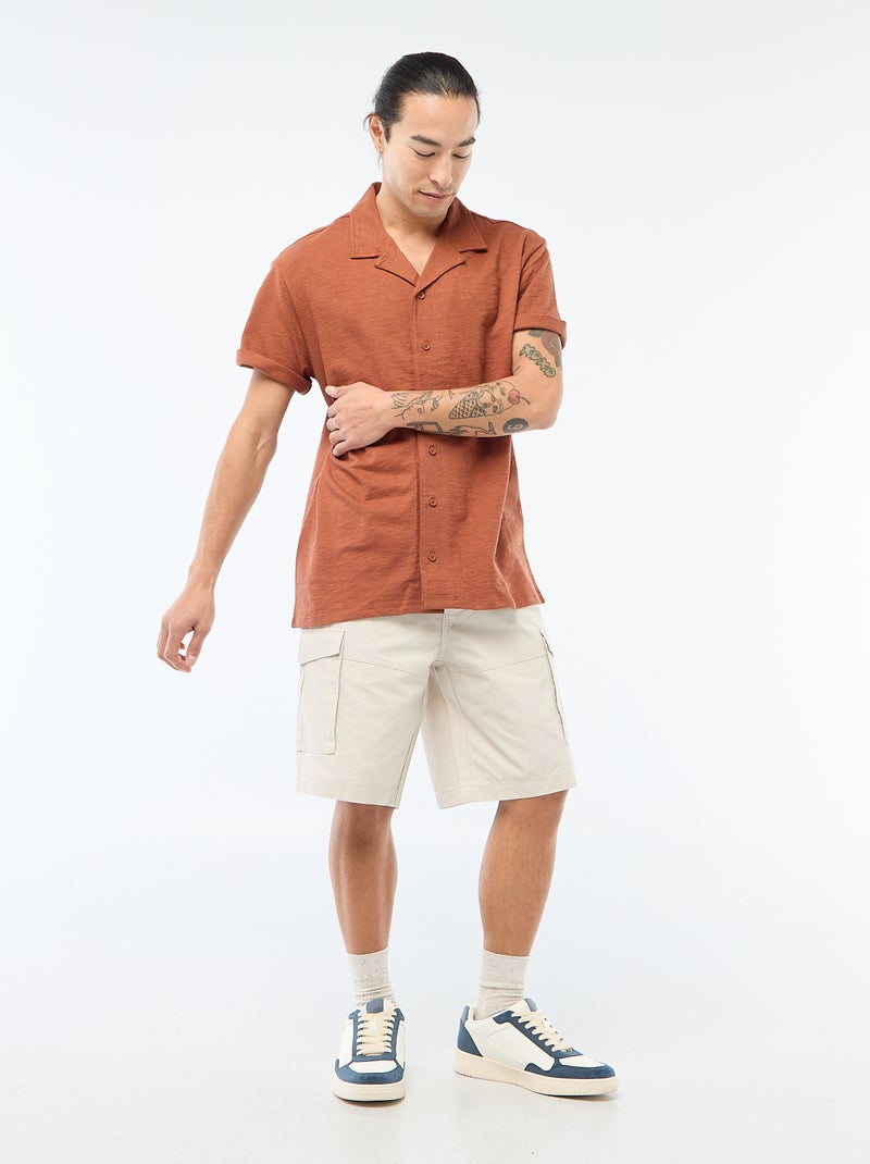 Camisa de manga curta em malha Castanho - Kiabi