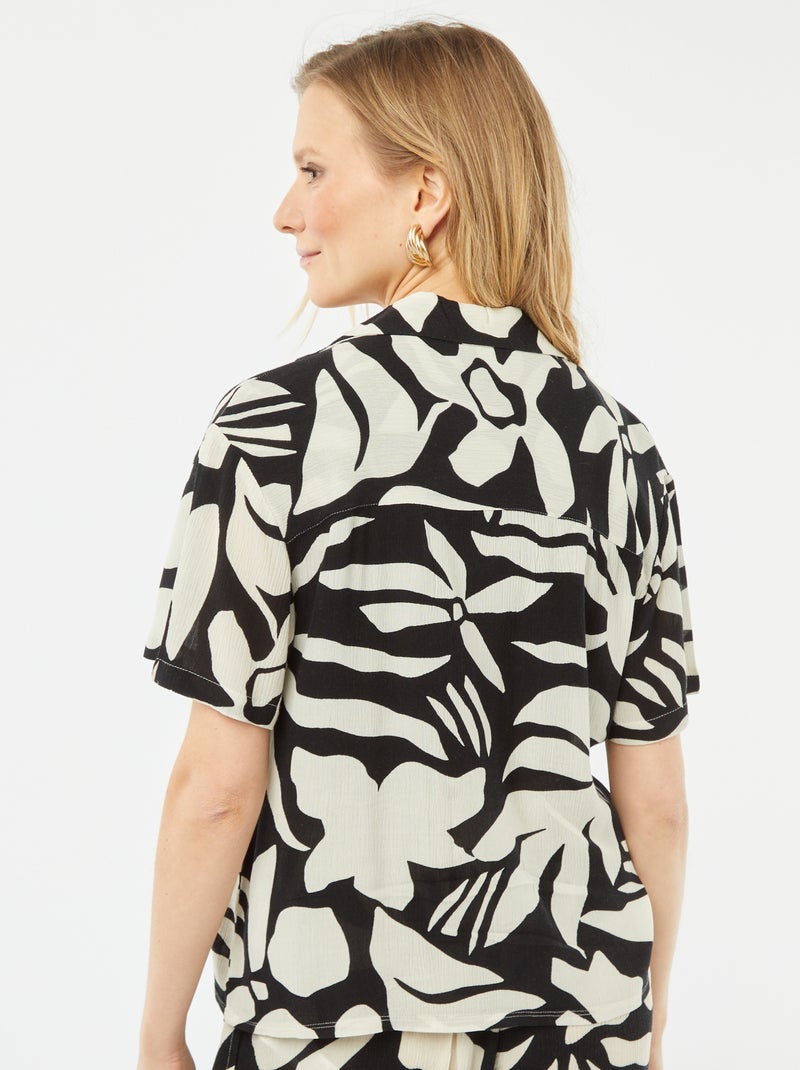 Camisa de manga curta em malha de crepe com motivo PRETO - Kiabi