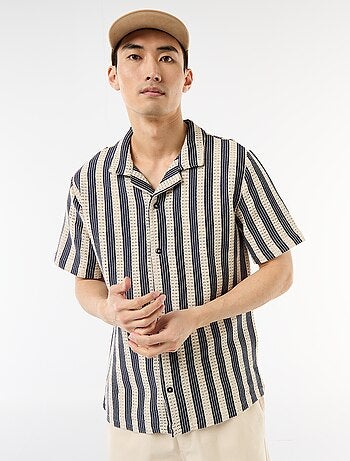 Camisa de manga curta em malha de crochê