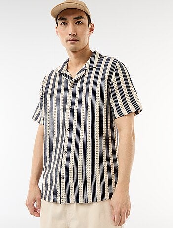 Camisa de manga curta em malha de crochê