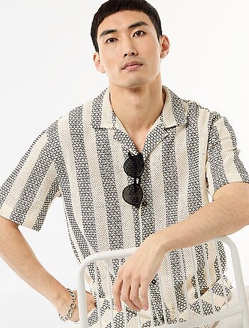 Camisa de manga curta em malha de crochê