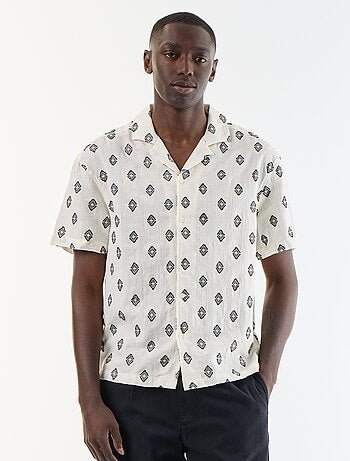 Camisa de manga curta em malha fantasia com bordados