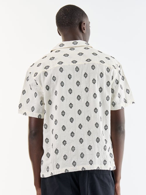 Camisa de manga curta em malha fantasia com bordados - Kiabi