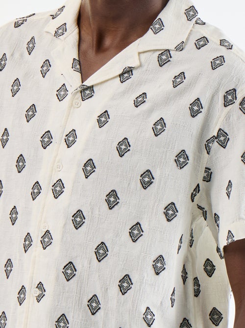Camisa de manga curta em malha fantasia com bordados - Kiabi