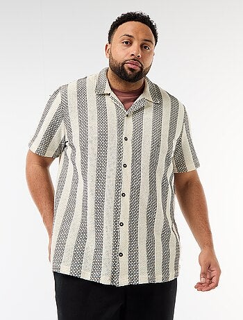 Camisa de manga curta em malha vazada