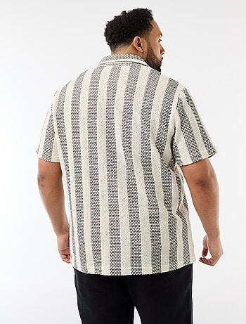Camisa de manga curta em malha vazada