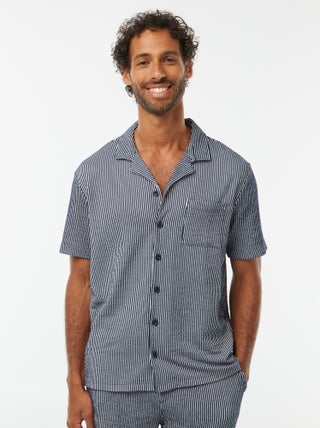 Camisa
 de manga curta em material tipo crepe