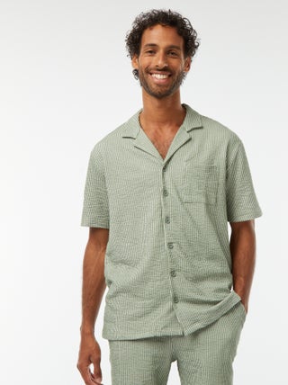 Camisa
 de manga curta em material tipo crepe
