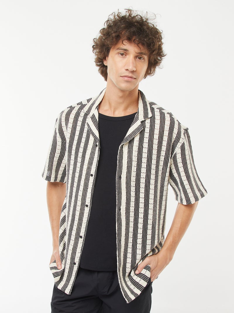 Camisa de manga curta em tecido ajurado Bege - Kiabi